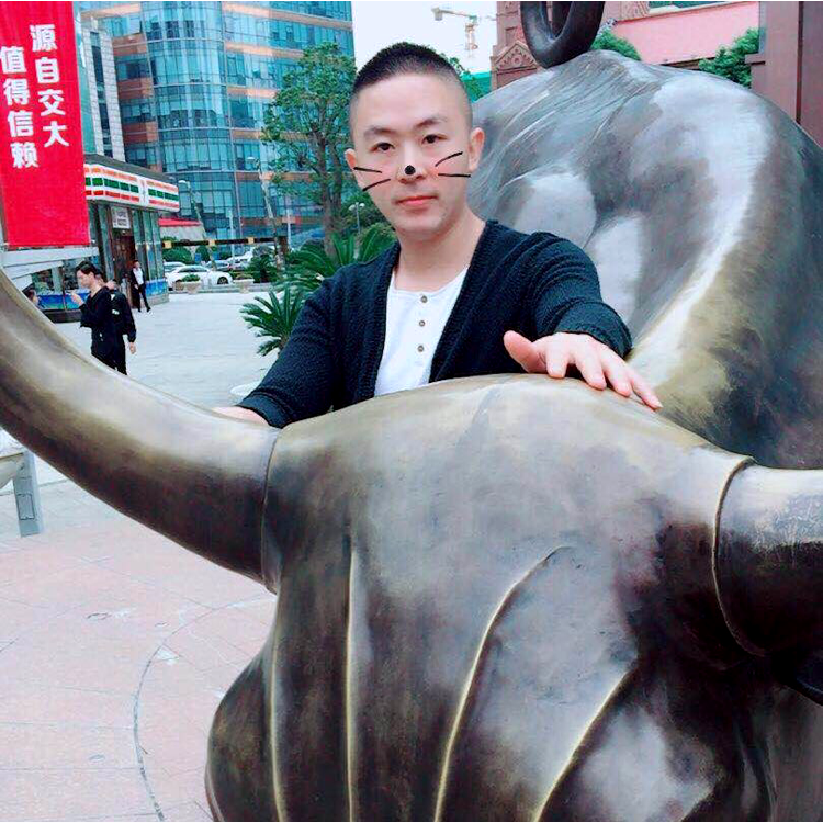 无微且胖帅的照片