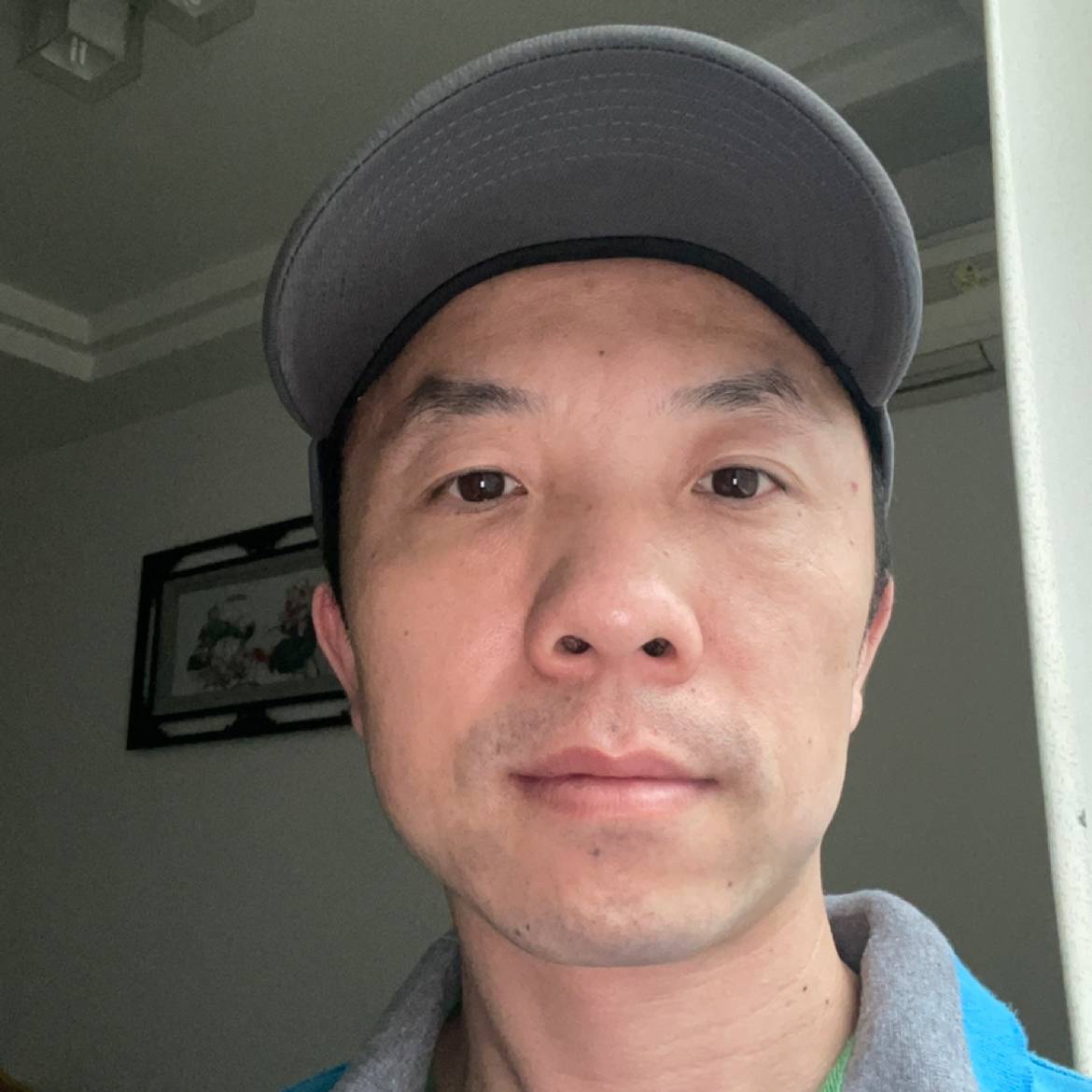 绿草深拥潇洒的照片