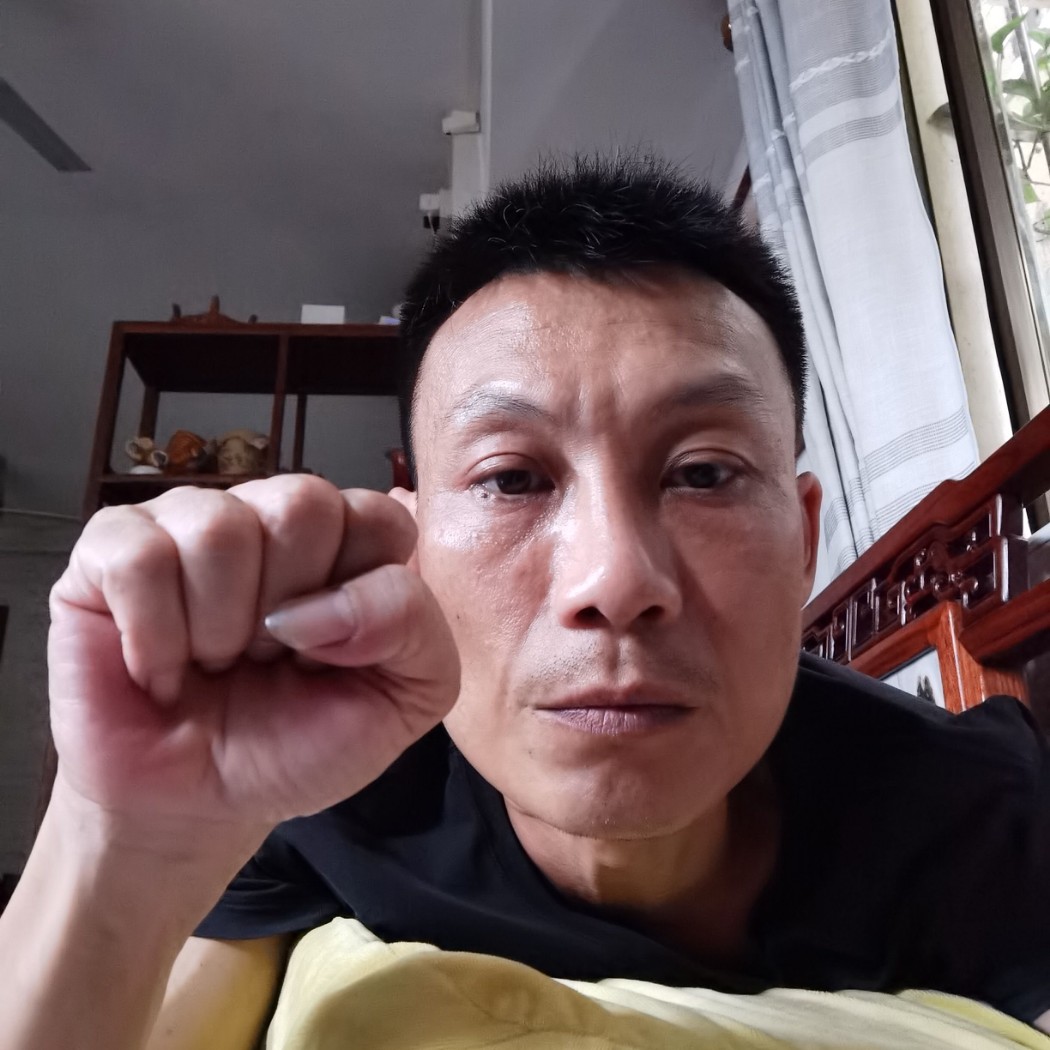 嘴角含春的照片