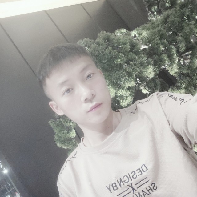 黑色衣服的照片