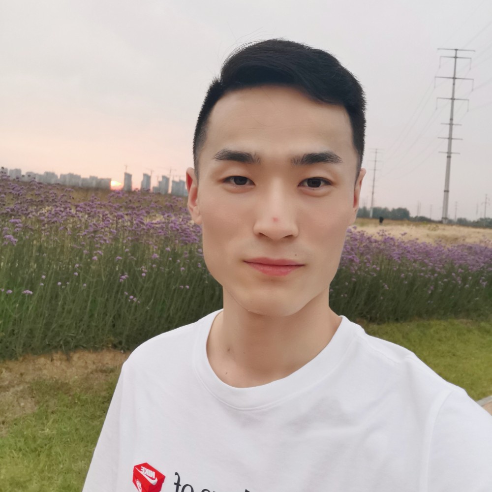 愉快踢背包的照片