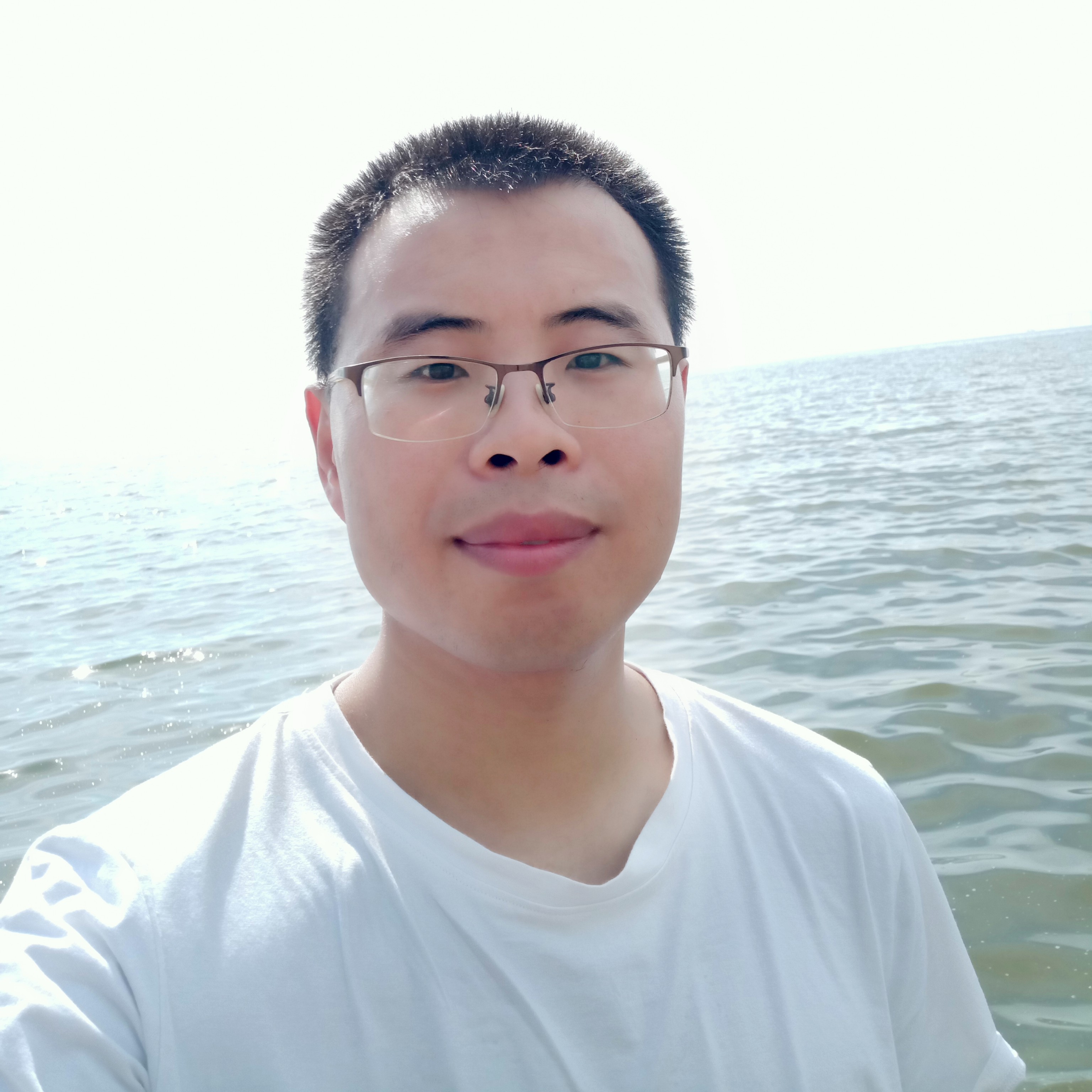 贪玩向黑米的照片