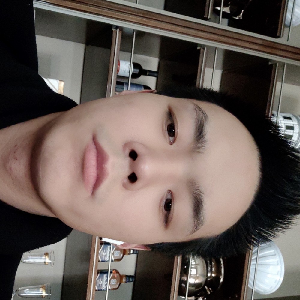 猎豹等待斑驳的照片