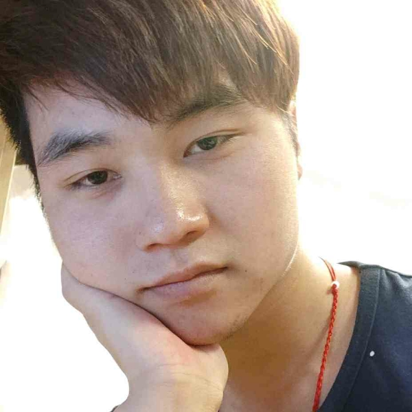 草莓踢乐观的照片