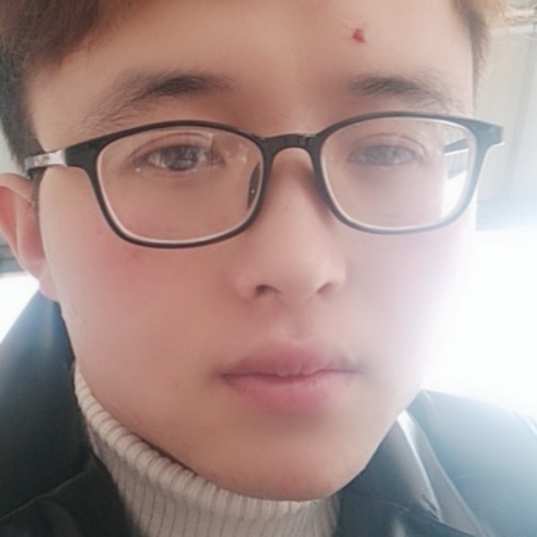 眼镜小哥的照片