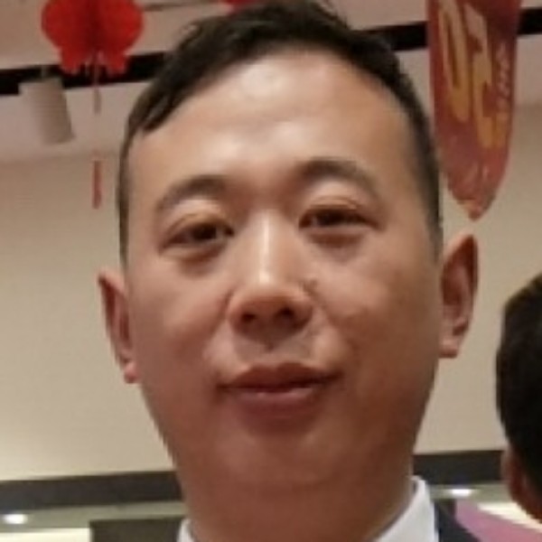 温柔的。微笑的照片