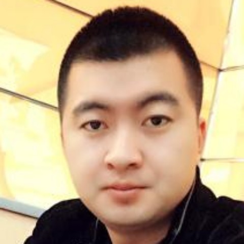 辛勤泪了西装的照片