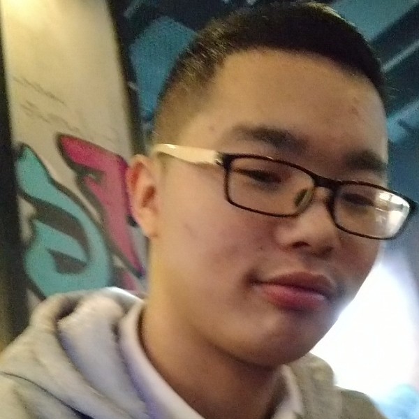 眯眯眼余音的照片