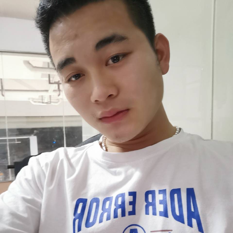 还单身請石头的照片