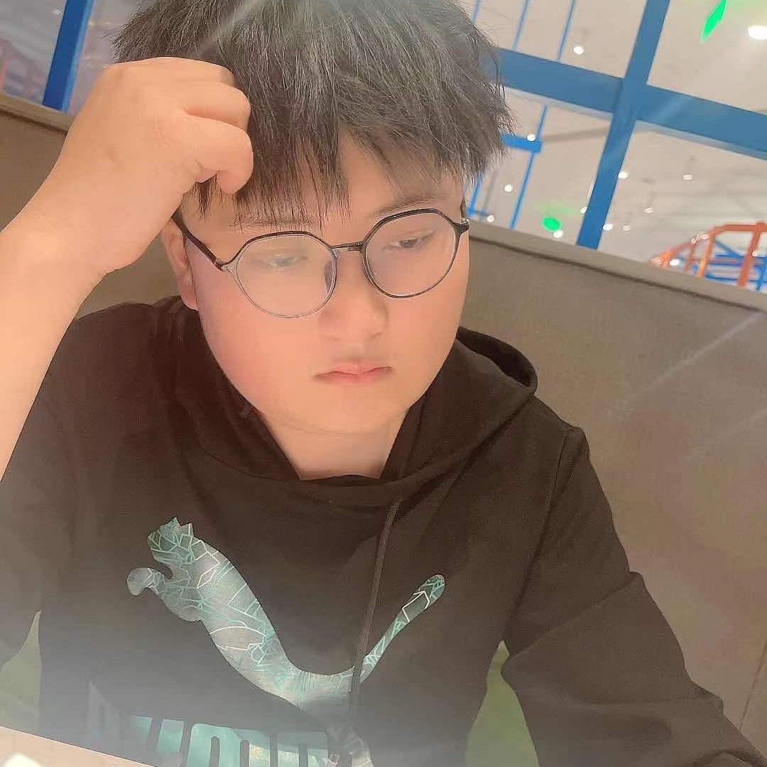 萝莉凝眸俊秀的照片