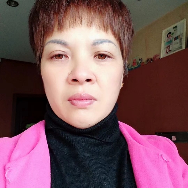 朴实的女人的照片