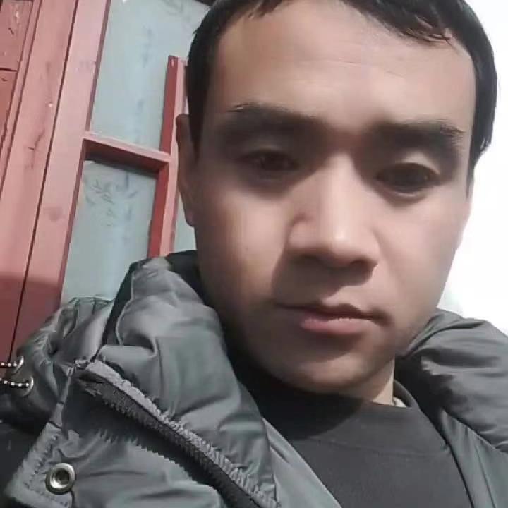 少女浅吻美好的照片