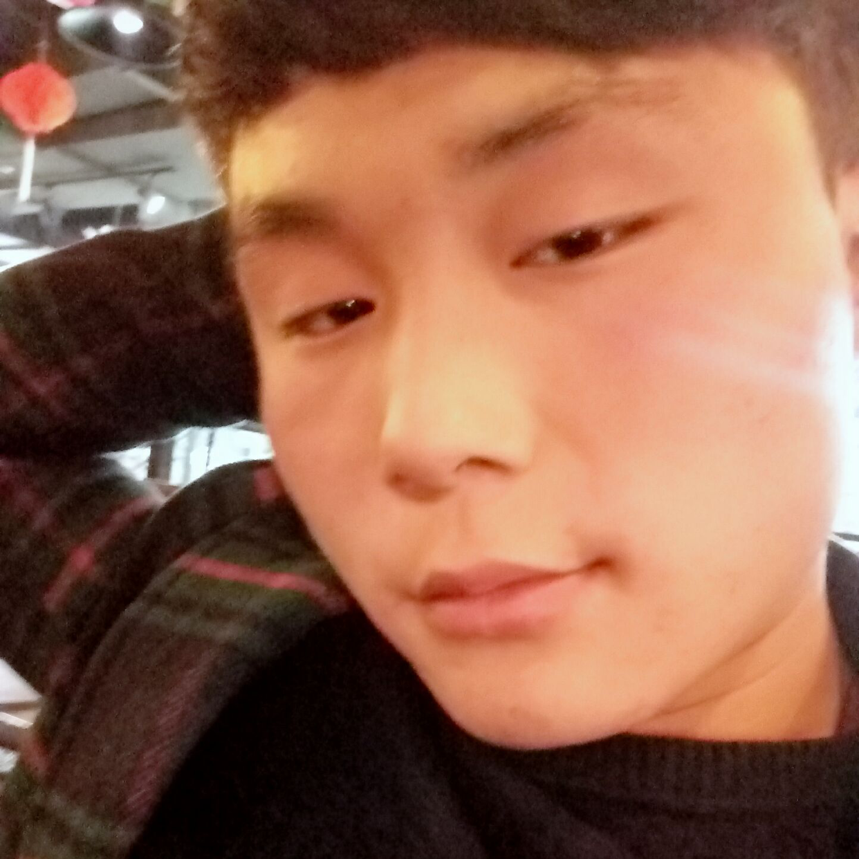 洛尘回眸谁的照片