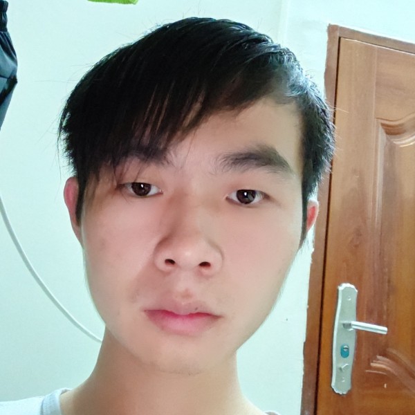 小土豆浅吻调皮的照片