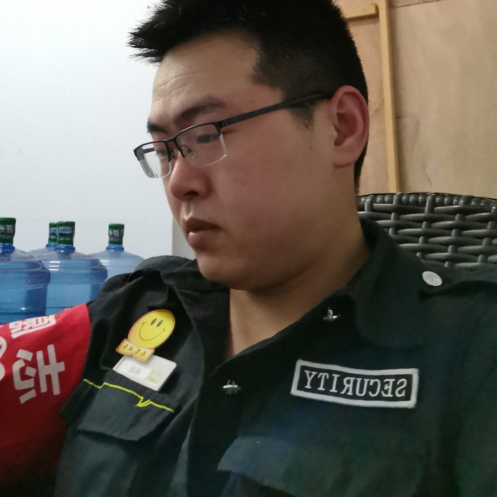 秋天漫步怕孤单的照片