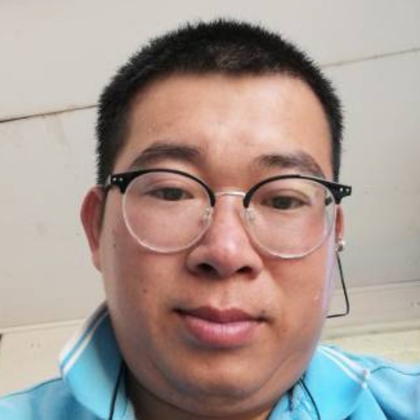 花痴浅吻翅膀的照片