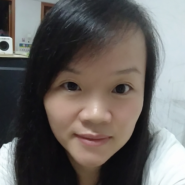 鲤鱼倾心大船的照片