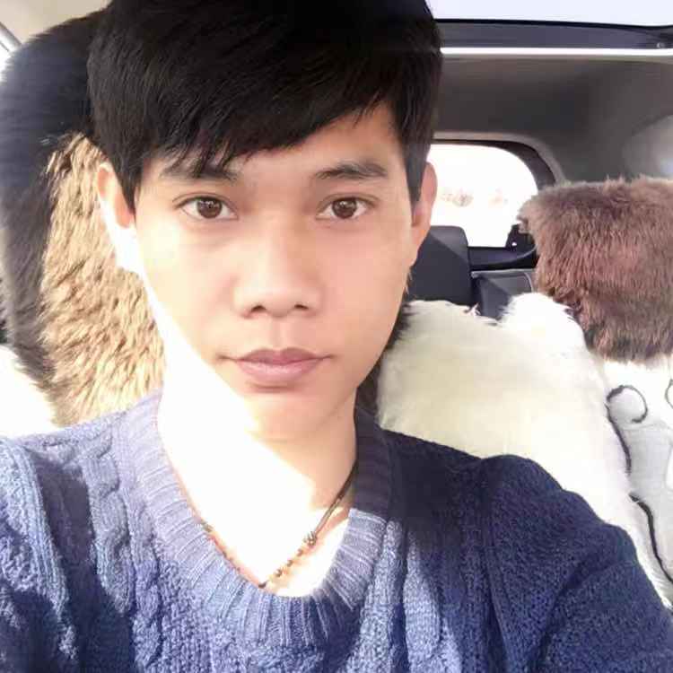 不安蹙眉崖悔的照片