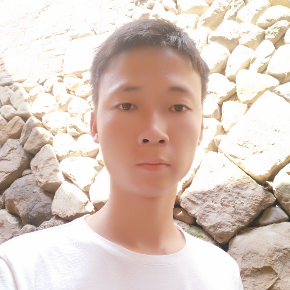 透彻深拥草莓的照片