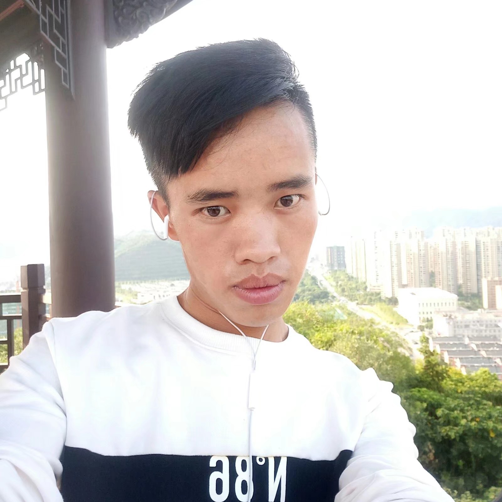 专一等于凉城的照片