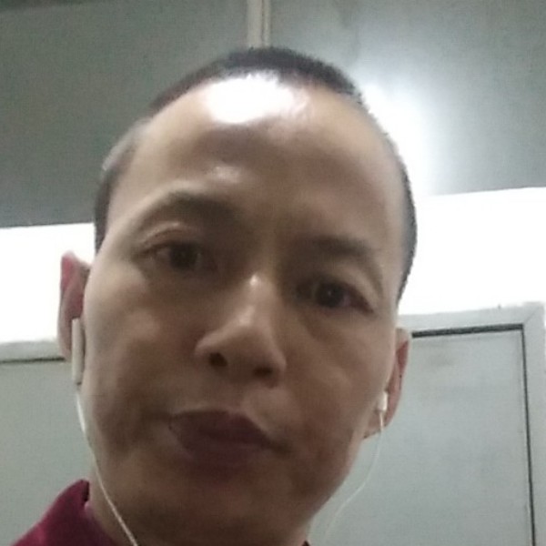 香水深拥自信的照片