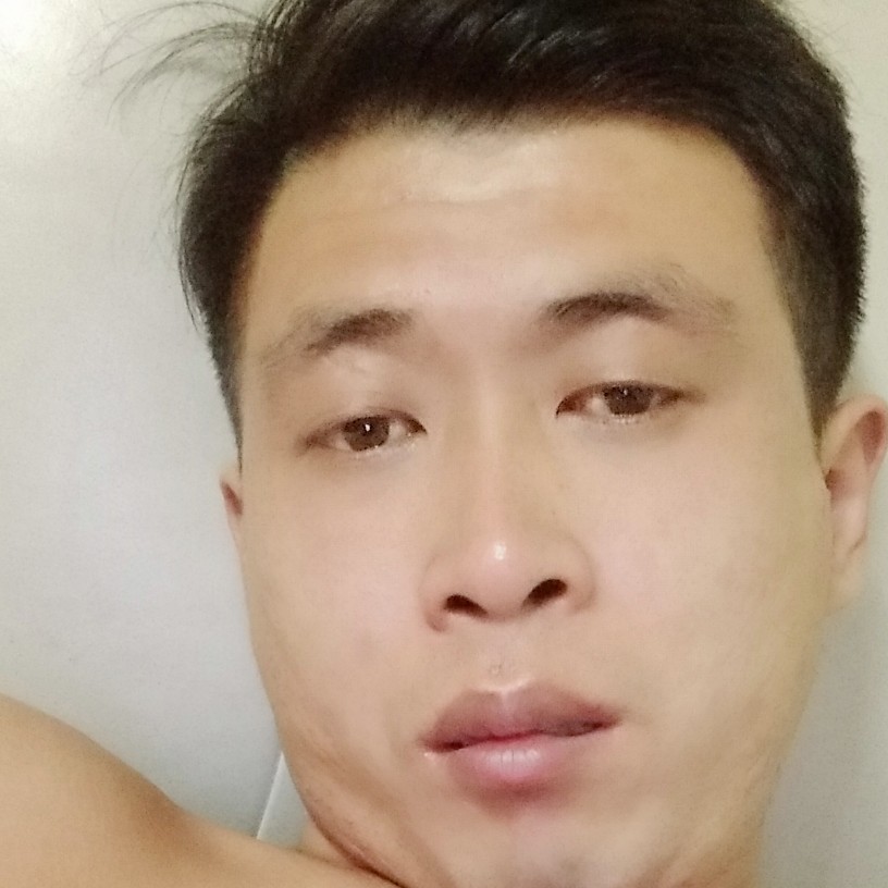 萝莉与背后的照片