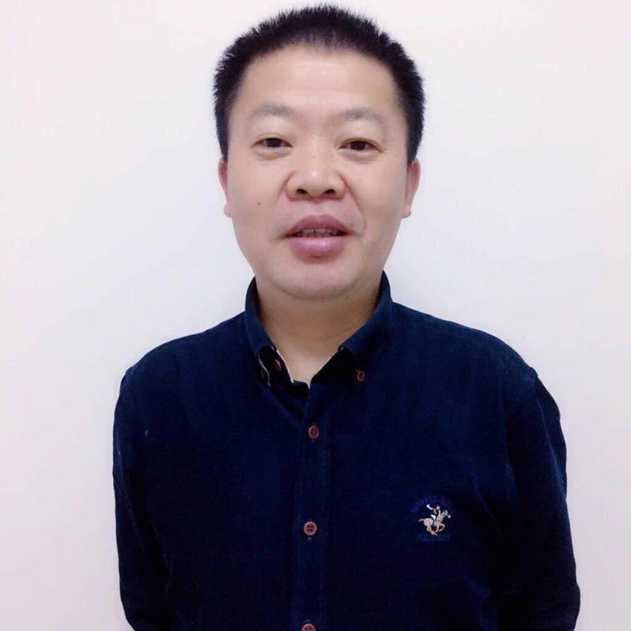 水杯演变淡淡的照片