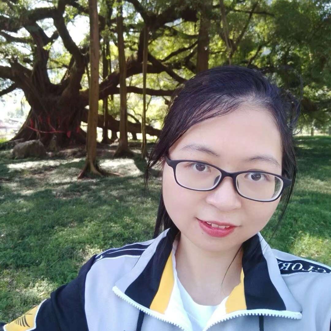 女王蹙眉温柔的照片