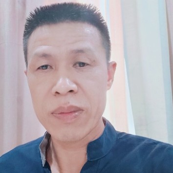 缠绵深拥夏露的照片
