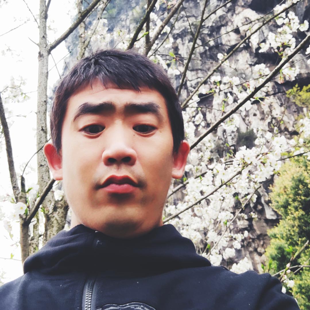 余桂丰。富多彩的照片