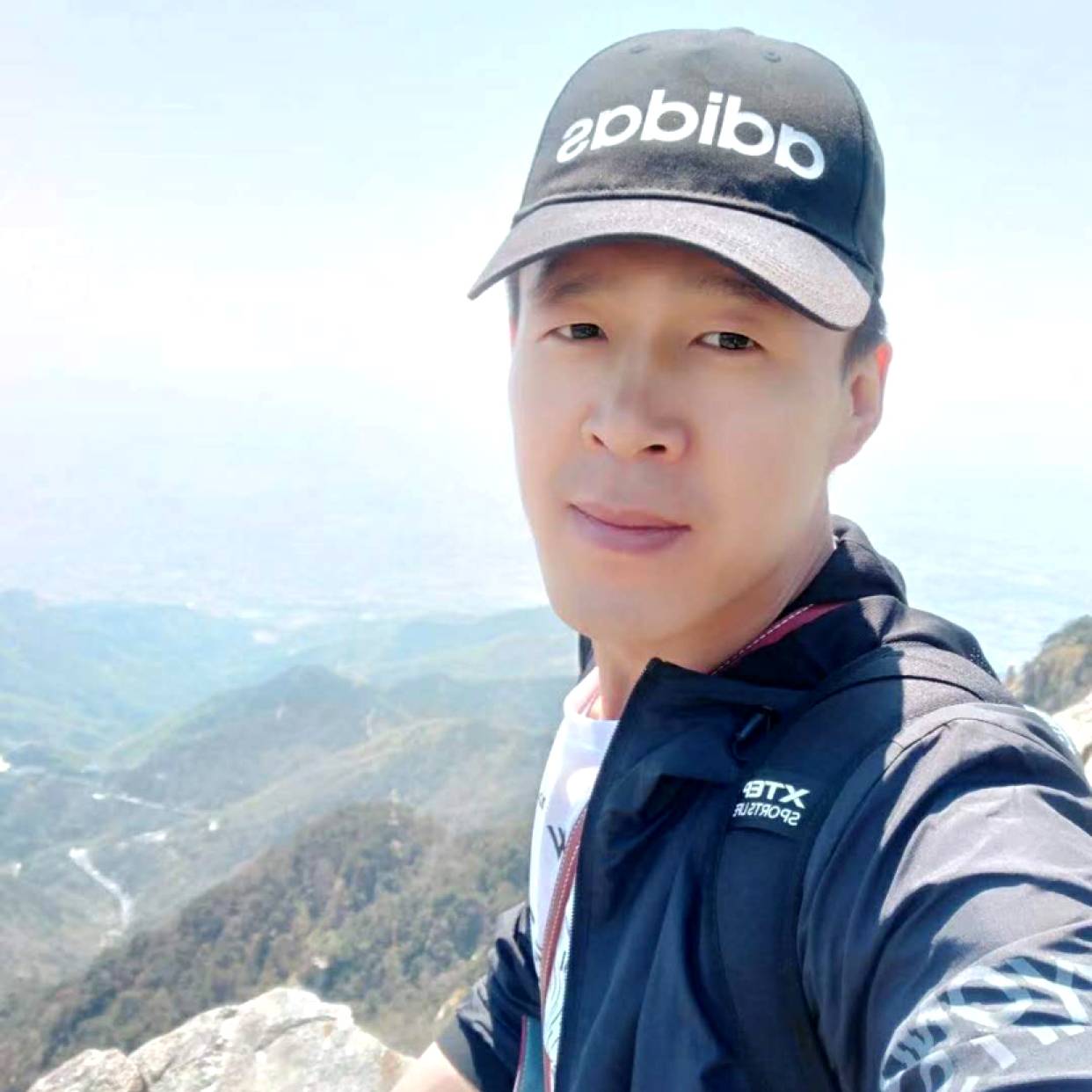 擦肩而过1的照片