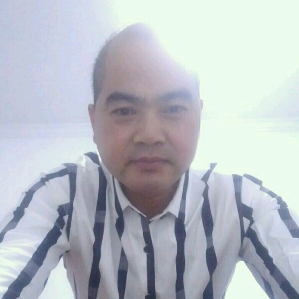 曾经闻巨人的照片