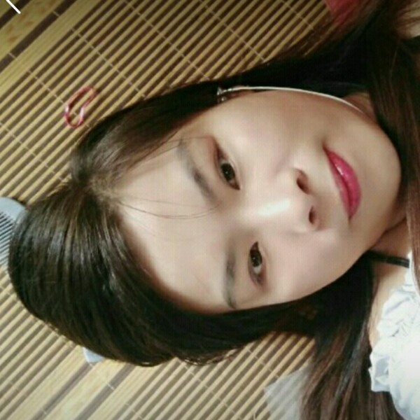 故意浅吻星愿的照片