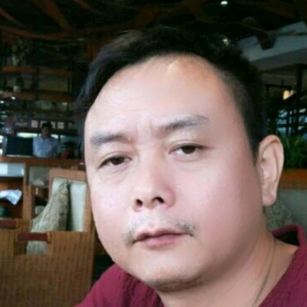 虚心回眸溪流的照片