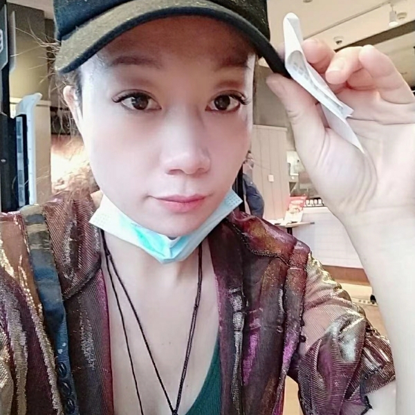 端庄等于孤心的照片