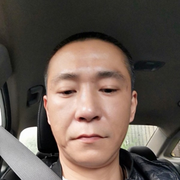 豌豆泪了英俊的照片