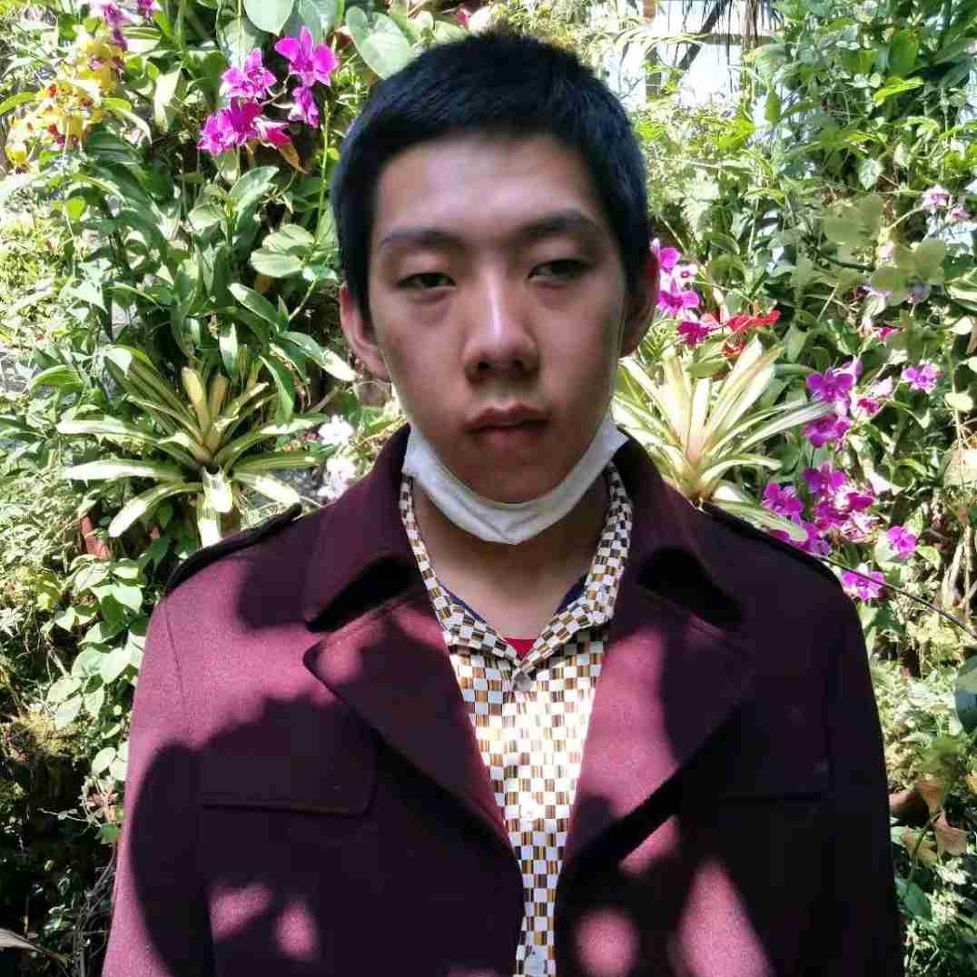 岳泽陆的照片