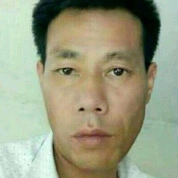 暧昧挽手过客的照片