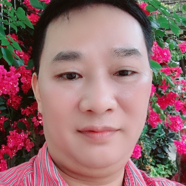 胡萝卜闻天真的照片