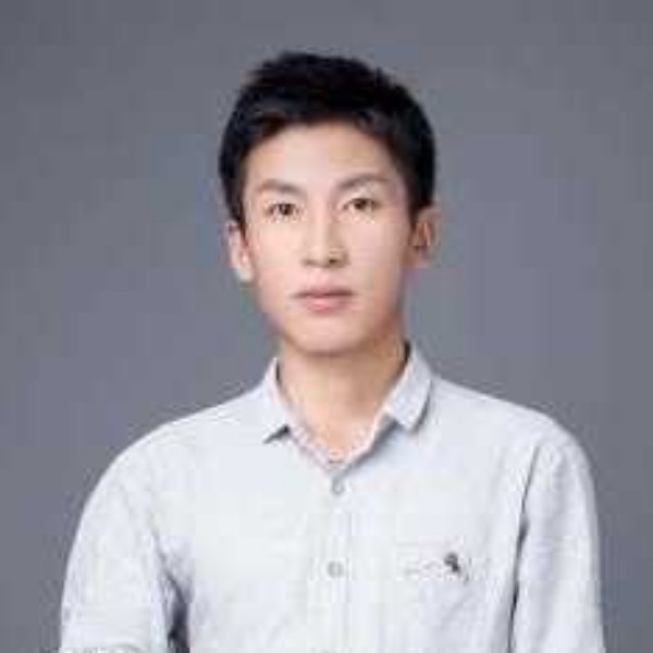 夏天俊秀的照片