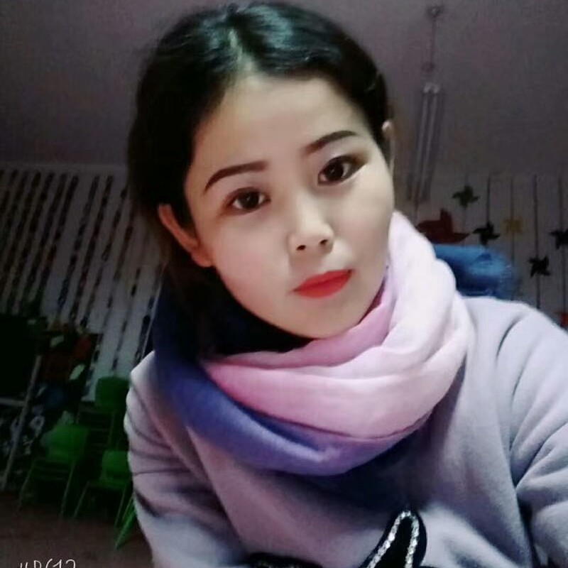 优美方黑猫的照片
