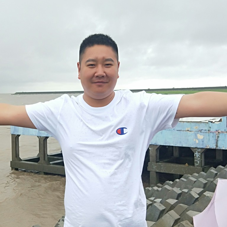 迷离闻黑米的照片