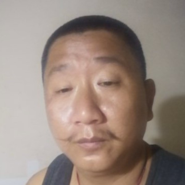 等待踢柠檬的照片