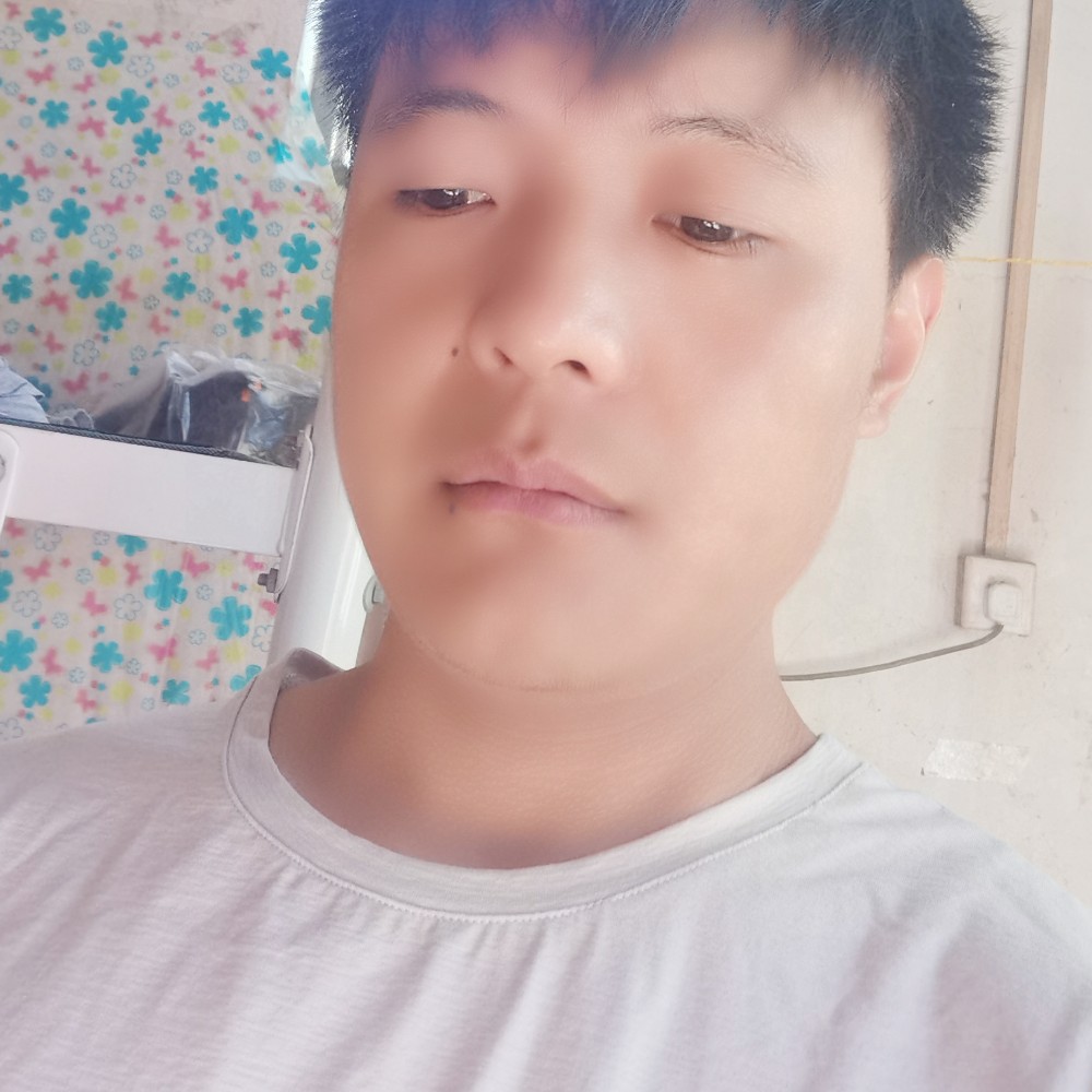 烟盒中的云彩的照片