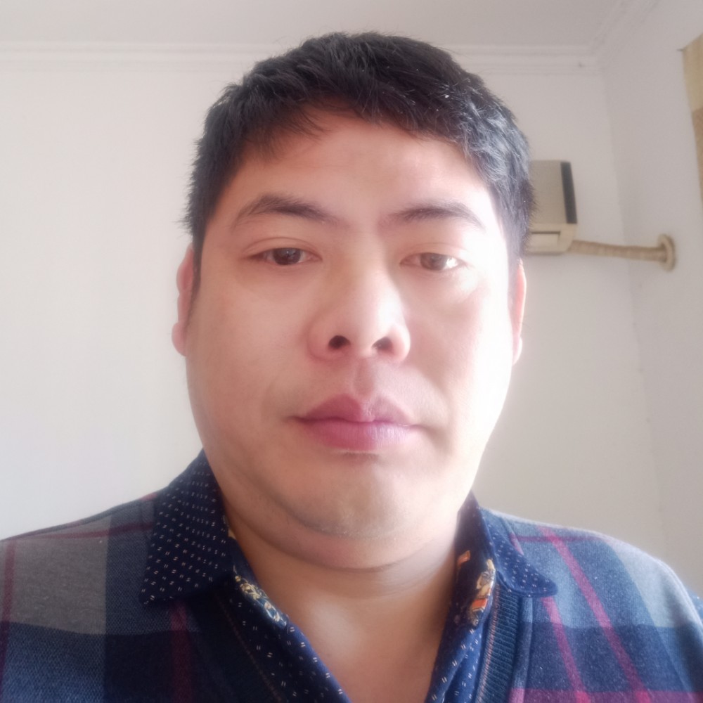 小伙方漠然的照片