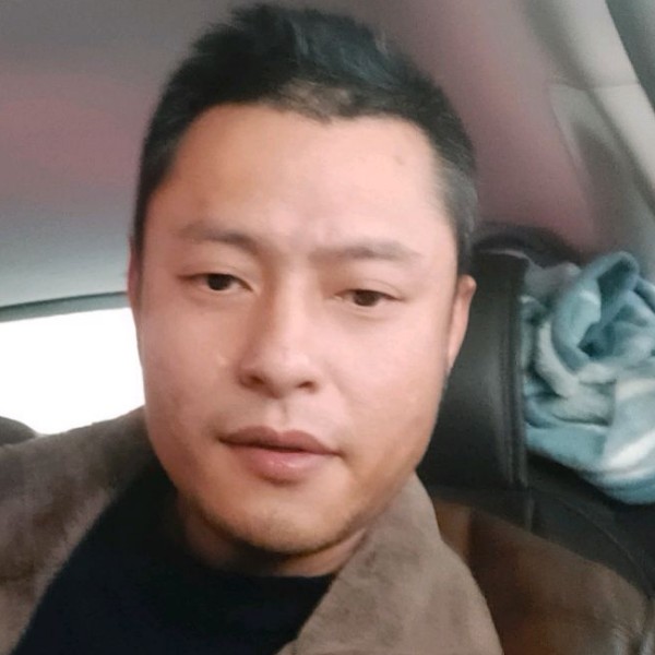 透彻深拥自行车的照片