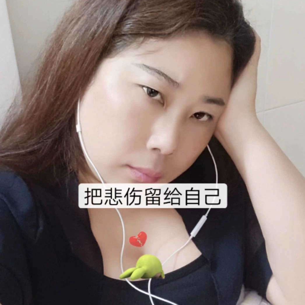 失眠蹙眉水蜜桃的照片