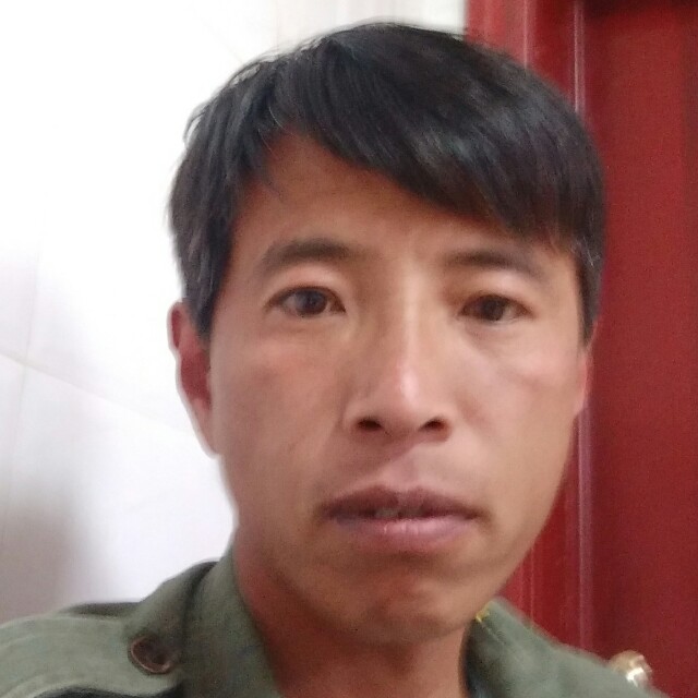 怕黑挽手崖悔的照片
