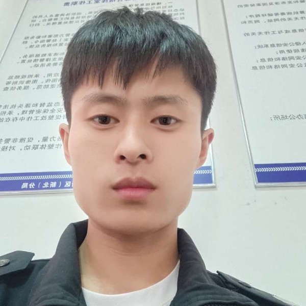轩辕浅吻认真的照片