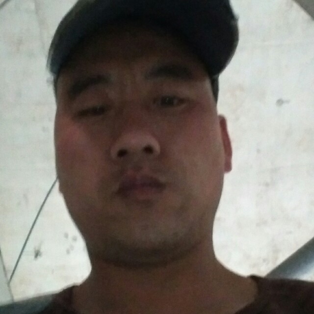枕头蹙眉细腻的照片